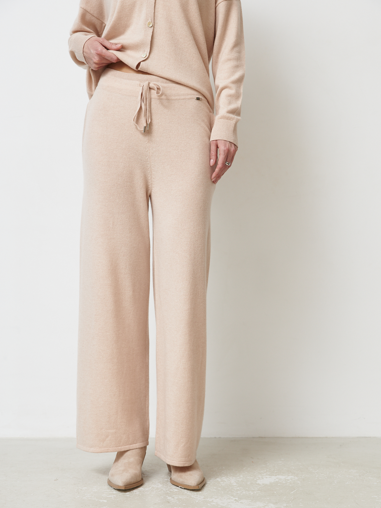 Брюки из кашемира 05128 жасмин 31465₽