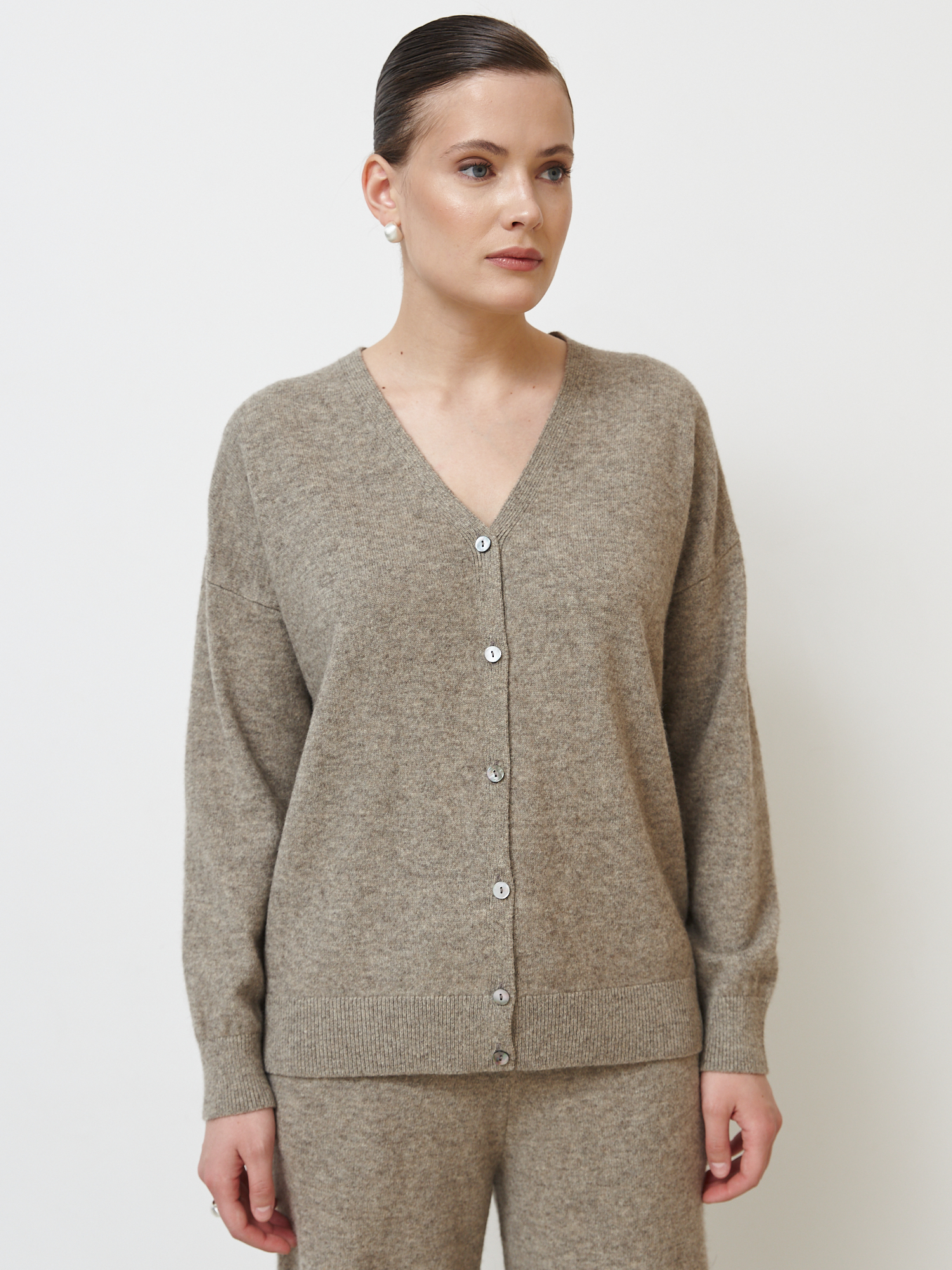 Кардиган из пуха яка 08397 серый 21411₽