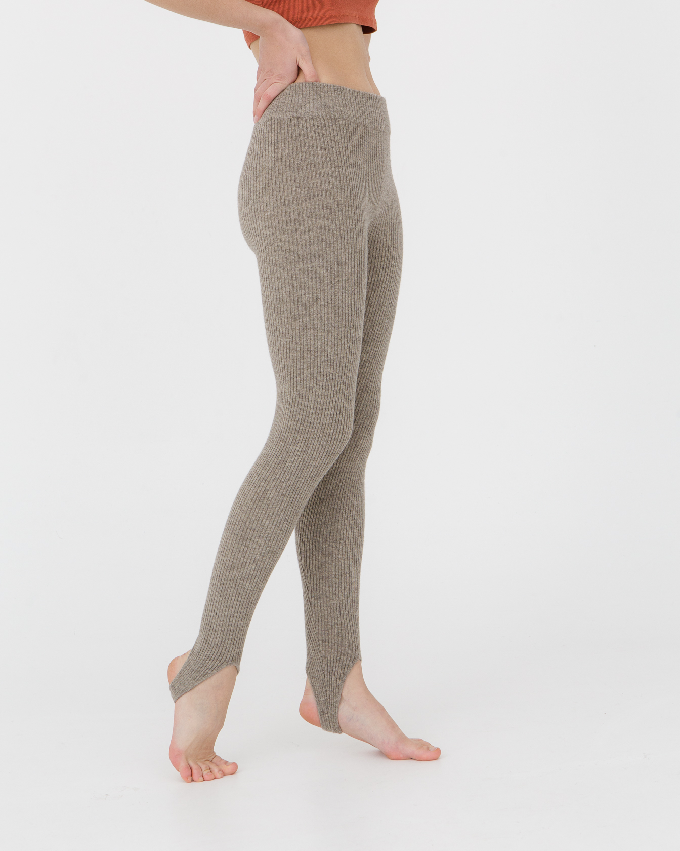 Брюки из пуха яка со штрипками 05113 серые 18267₽