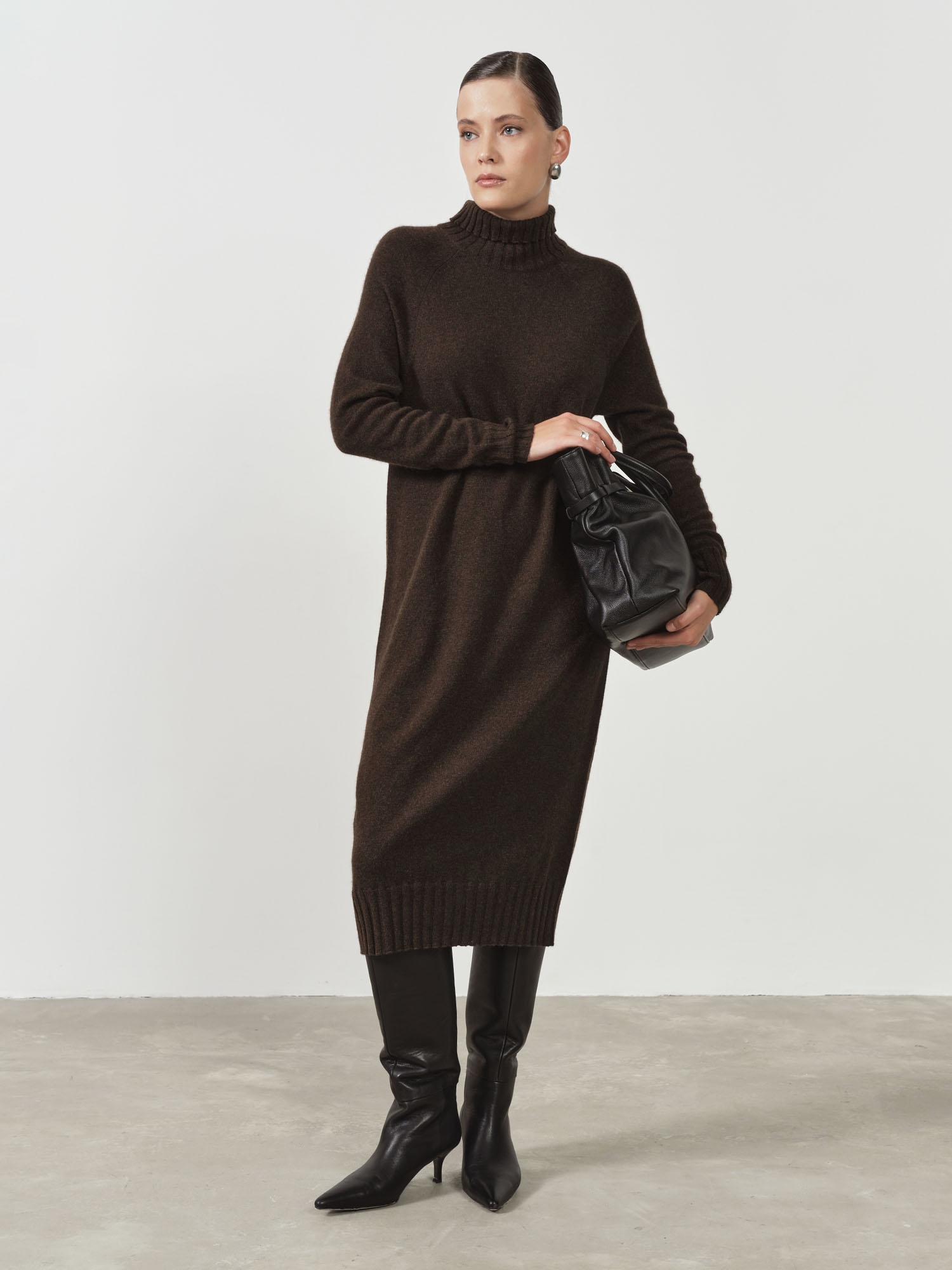 Платье из пуха яка 13088 темно-коричневое 24471₽