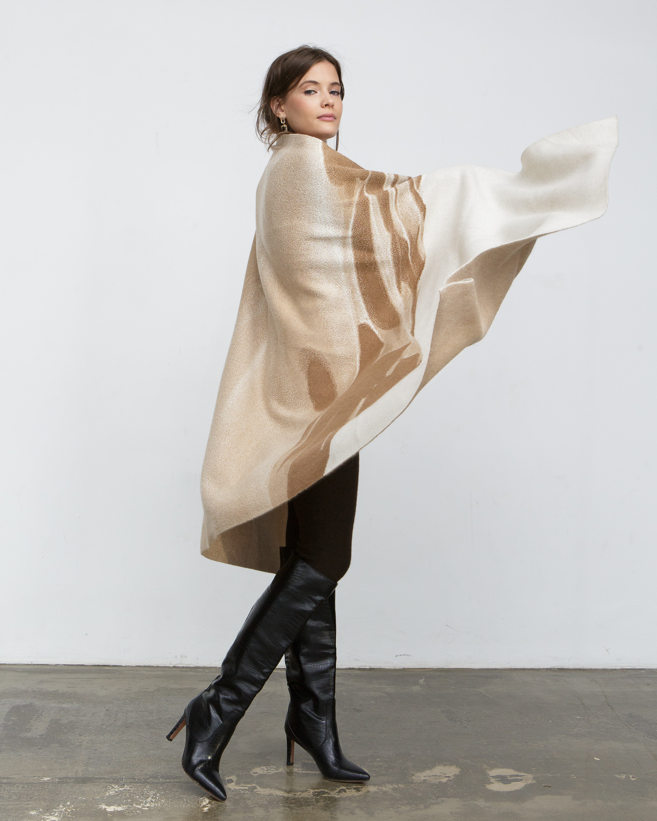 Плед из кашемира и верблюжьей шерсти 39080 35990₽