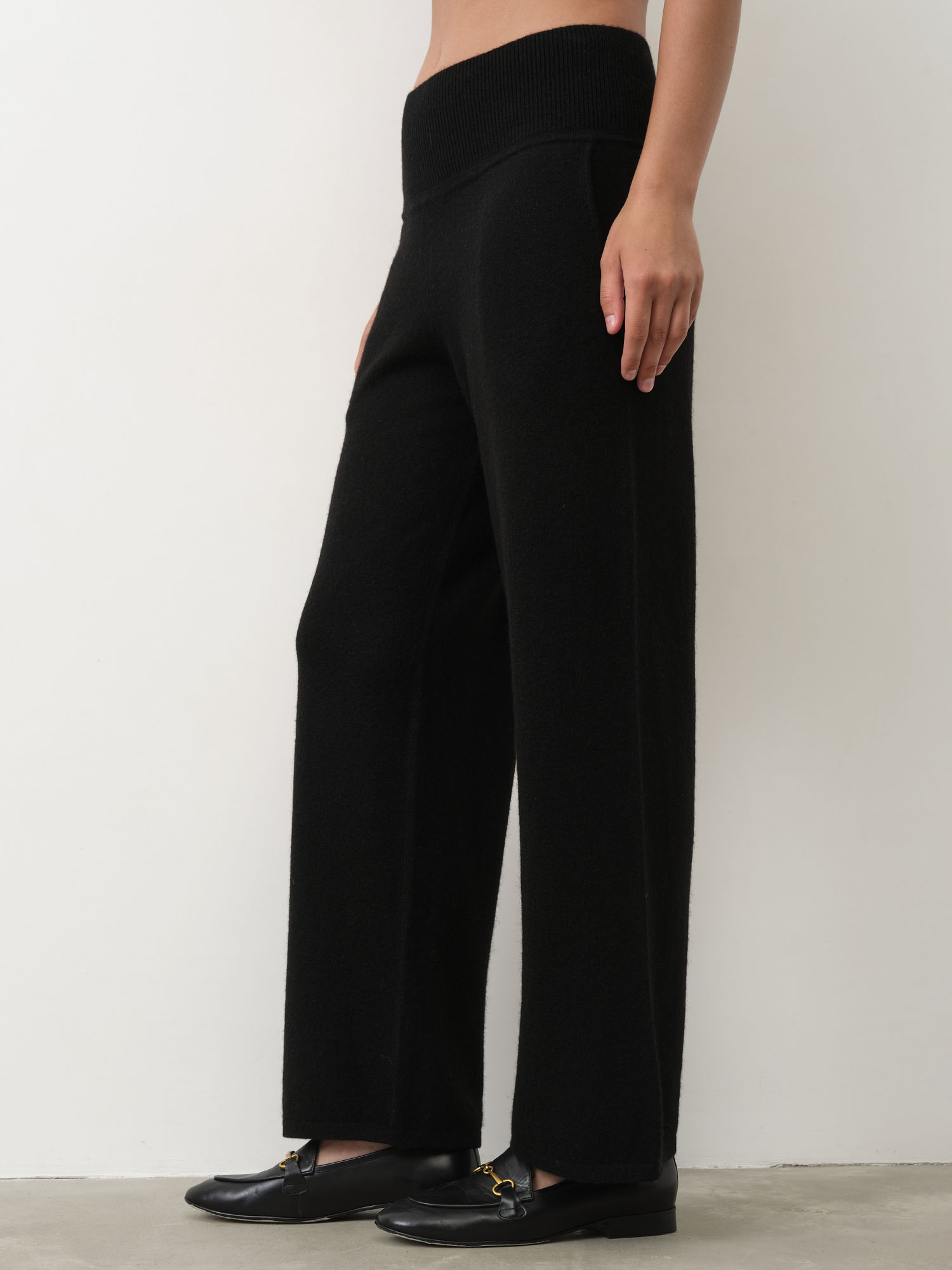 Брюки из пуха яка 05122 черные 20475₽