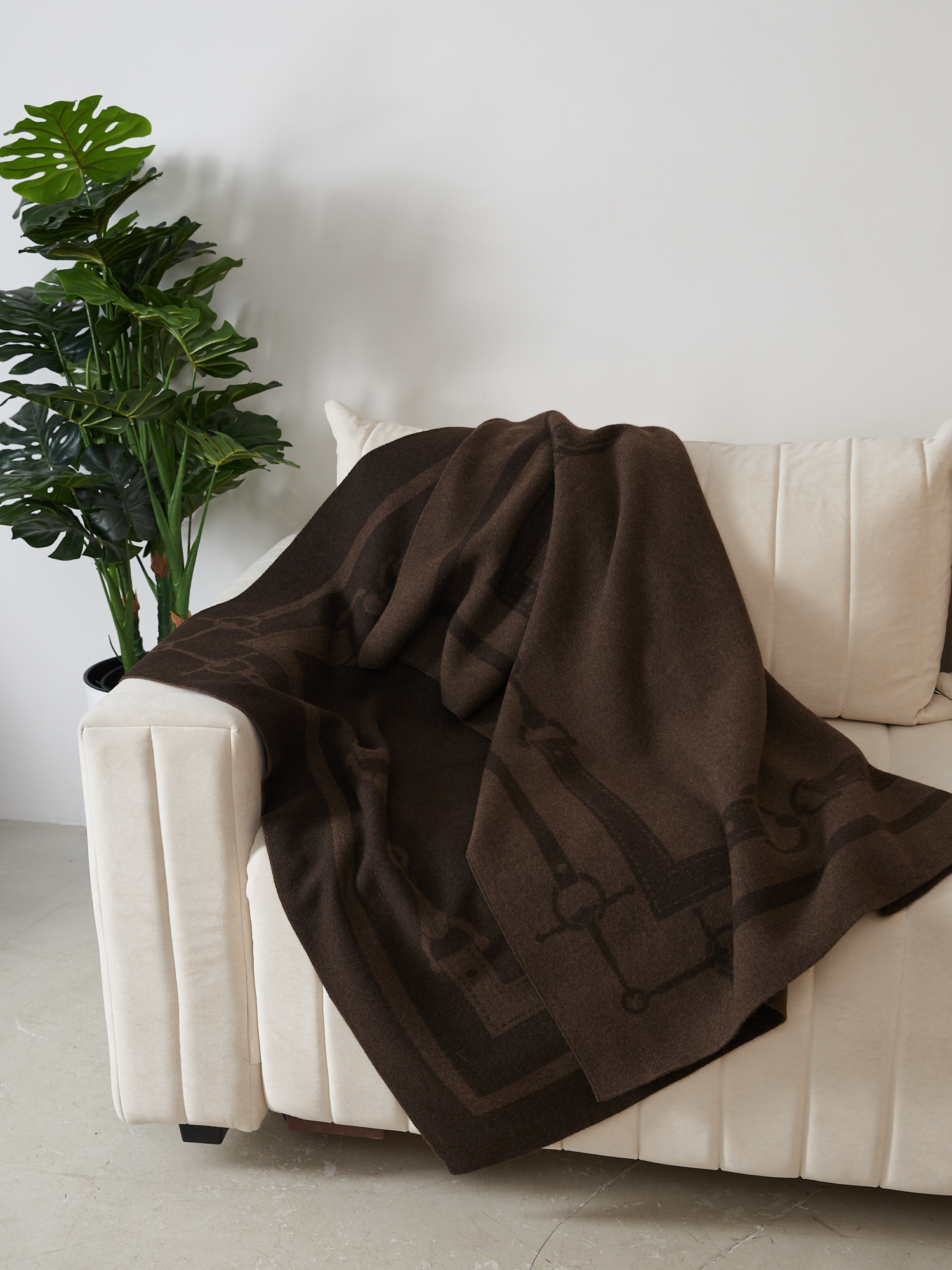 Плед из пуха яка 39094 коричневыйтемно-коричневый 53250₽