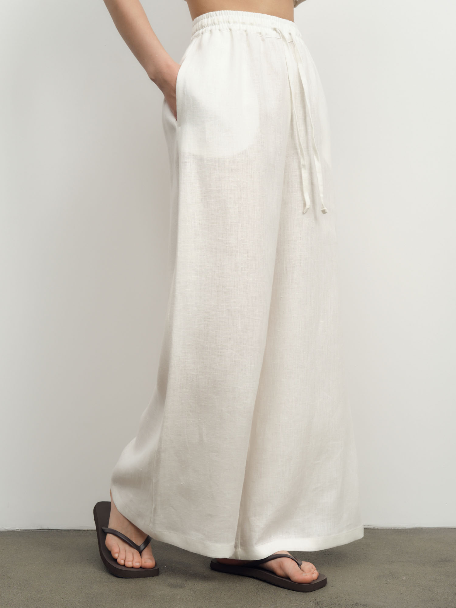 Брюки льняные 10367 белые 5663₽