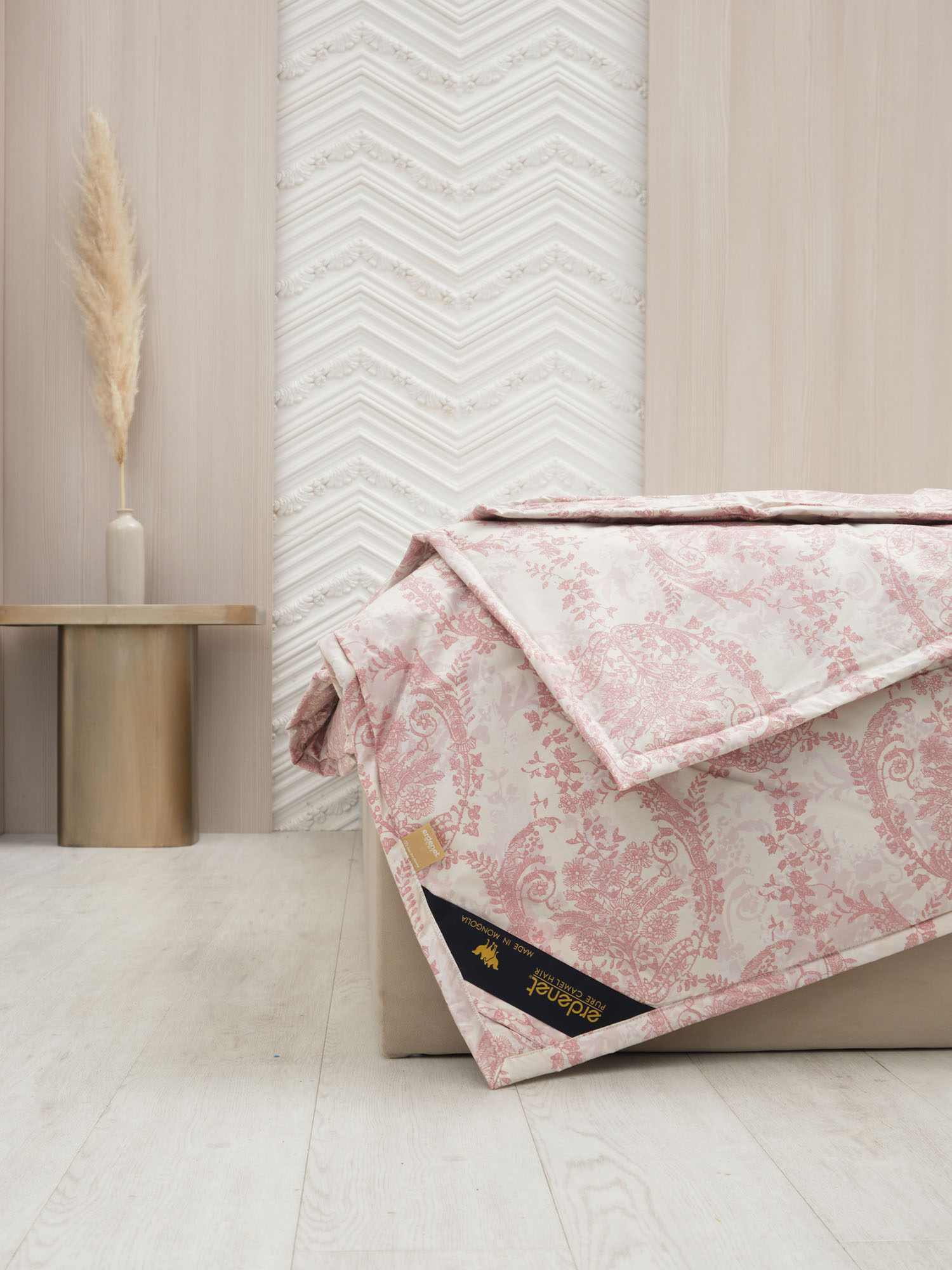 Стеганое одеяло из пуха верблюда CO--07 150200 розовое 16750₽