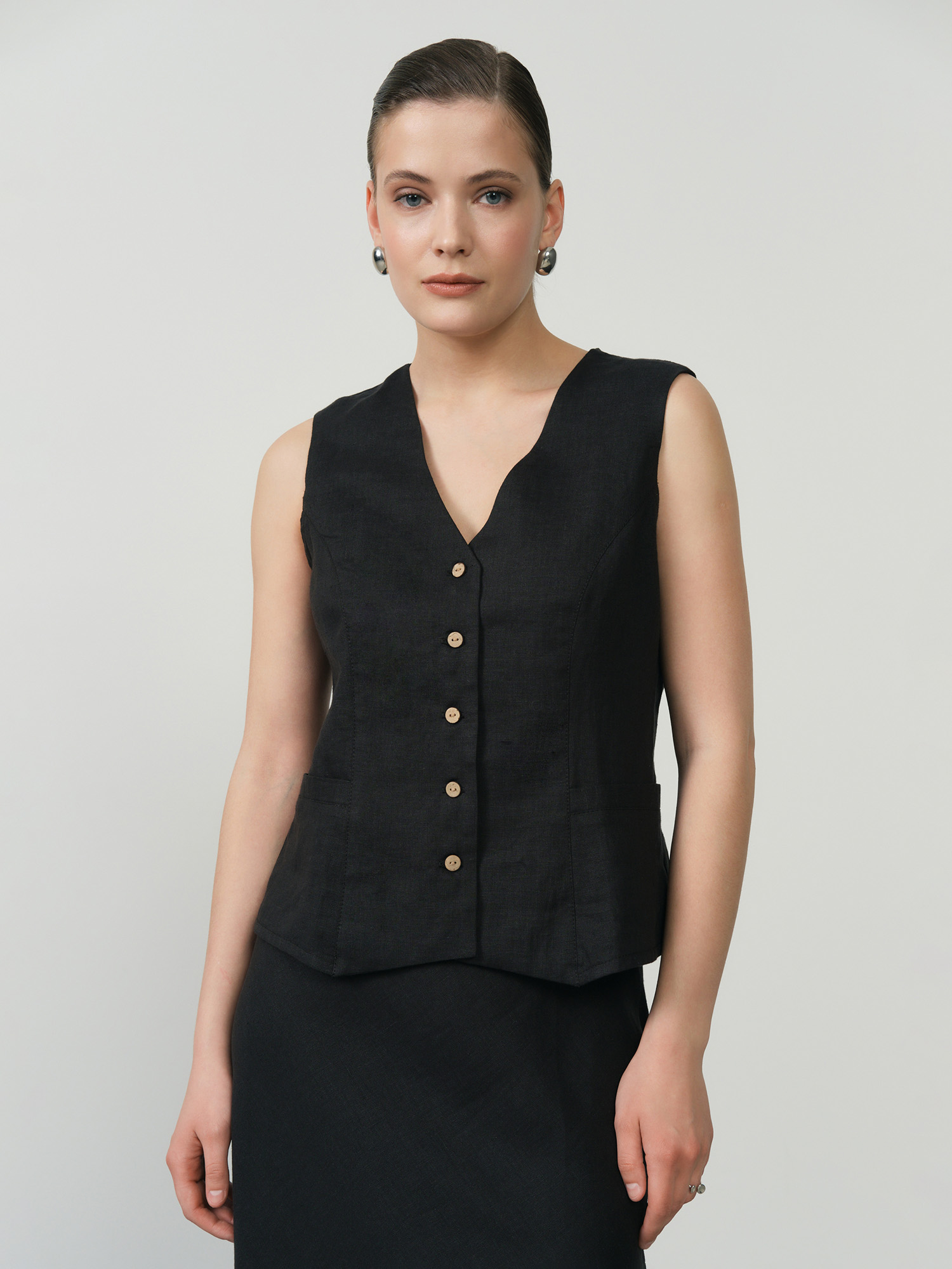 Жилет льняной Ж146Т черный 4403₽
