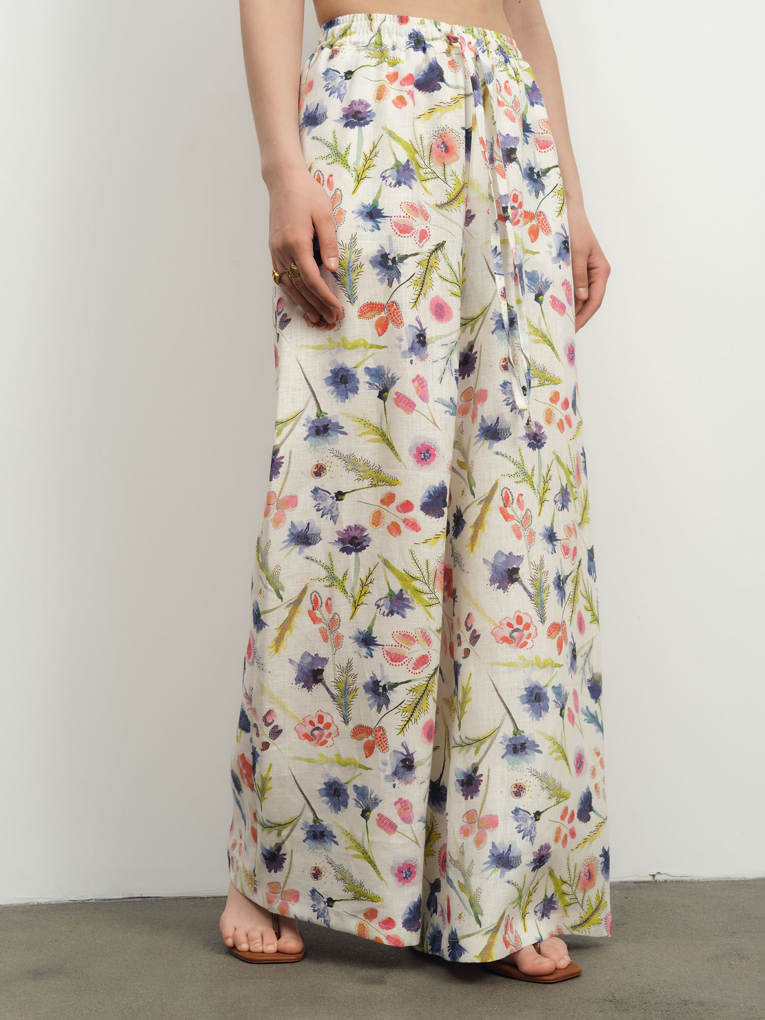 Брюки льняные 10367 с цветочным принтом 5663₽